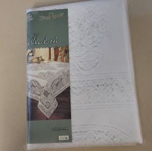 Home Trends tablecloth.